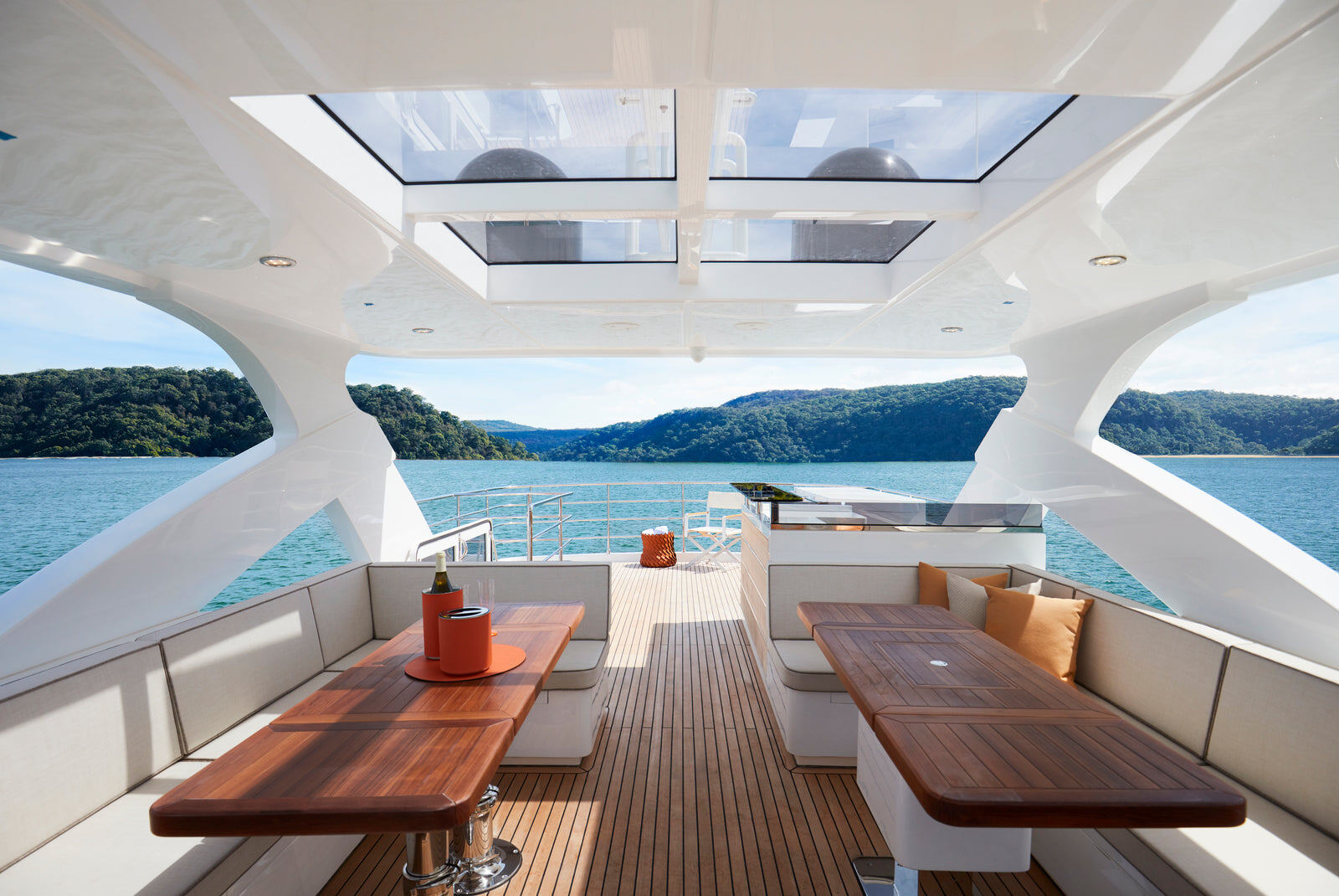 Flybridge lounge